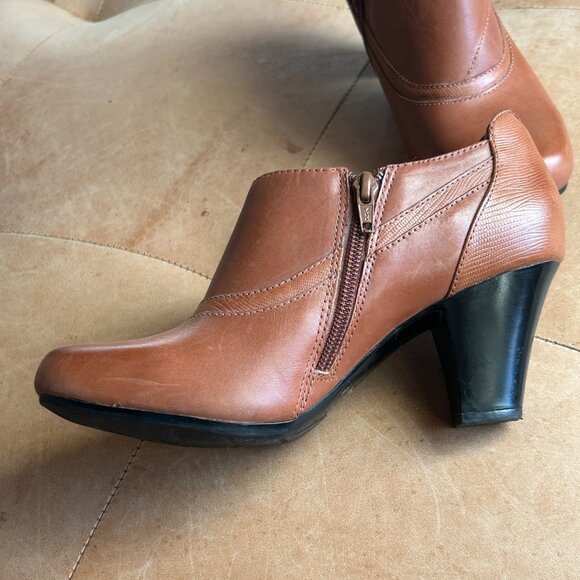 Brown Leather Ankle Booties Soft Classic Heeled Fall Shoes Clarks Bendables, 7 - Picture 7 of 11